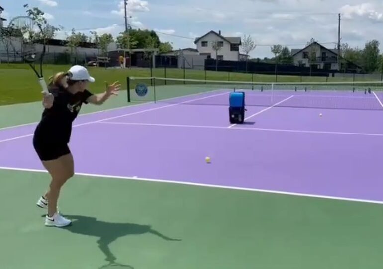 Simona Halep a revenit pe terenul de tenis