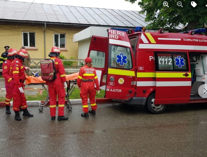 Un apartament din Focșani a sărit în aer de la o butelie:  Salvatorii au găsit un rănit, cu traumatism cranian şi arsuri de gradul II