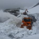 Imagini spectaculoase. A început deszăpezirea pe Transfăgărășan, unde neaua are chiar și 5 metri (Video)