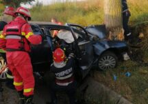 Încă un accident grav în Bacău: 3 morți și un rănit după ce o mașină a intrat într-un copac