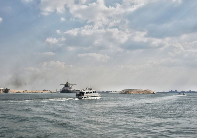 Egiptul analizează un plan de lărgire a Canalului Suez pentru a scurta timpii de tranzit