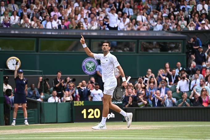 Novak Djokovici câștigă al șaselea trofeu la Wimbledon și intră în istoria tenisului