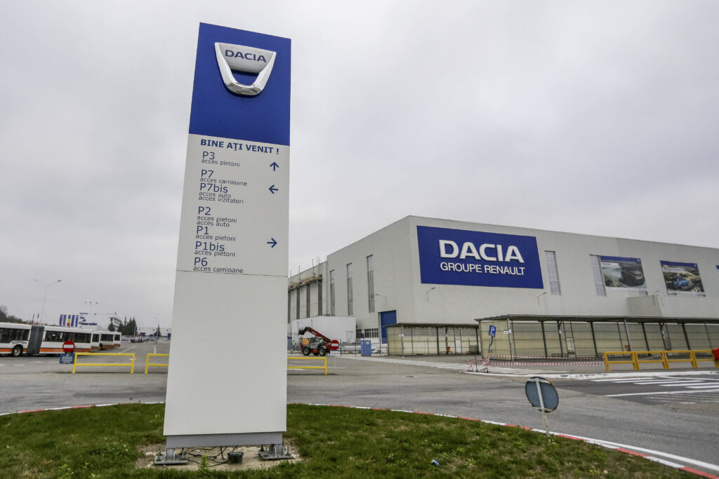 Vești proaste de la Dacia: Reduce producția pentru prima oară după 22 de ani și dă afară 1.200 de angajați