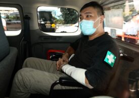 Primul condamnat din Hong Kong în baza legii impuse de China: Un ospătar de 24 de ani va sta 9 ani în închisoare pentru ”terorism” (Video)