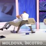 Bătaie în direct între doi politicieni moldoveni, cu pumni, strâns de gât și înjurături (Video)