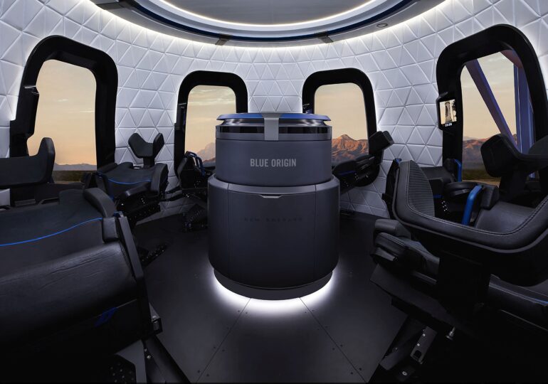 Al cincilea zbor cu turiști spațiali al Blue Origin a fost efectuat cu succes