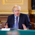 Boris Johnson le cere companiilor să se adapteze realităţii post-Brexit și să dea salarii mai mari dacă vor să aibă angajați