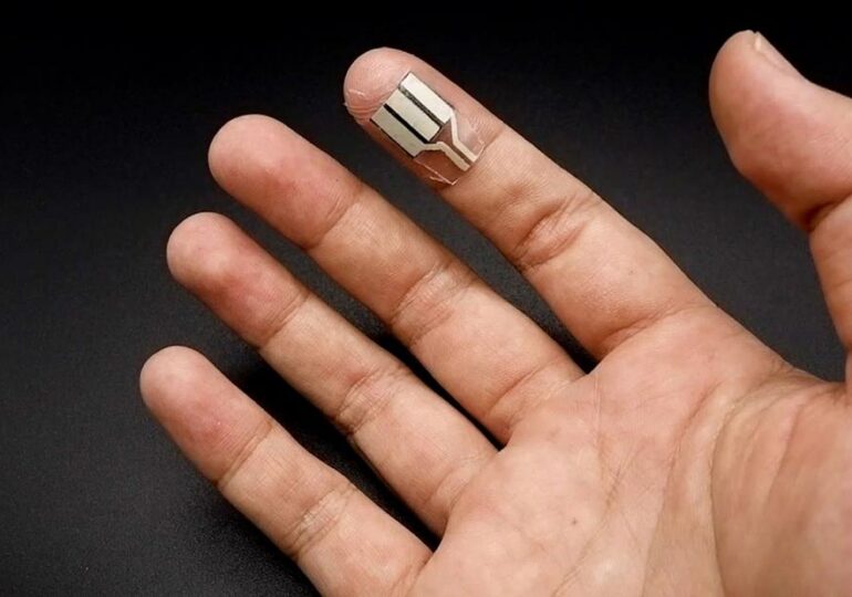 Americanii au creat un dispozitiv pentru deget care produce energie din transpiraţie, în timp ce dormim (Video)