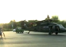 Elicopterul care a aterizat forțat în București a fost dus pe propriile roți până în Otopeni (Video)