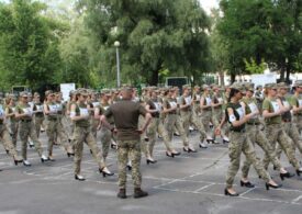 Val de furie în Ucraina după ce femeile din armată au fost puse să facă antrenamente pe tocuri (Galerie foto)