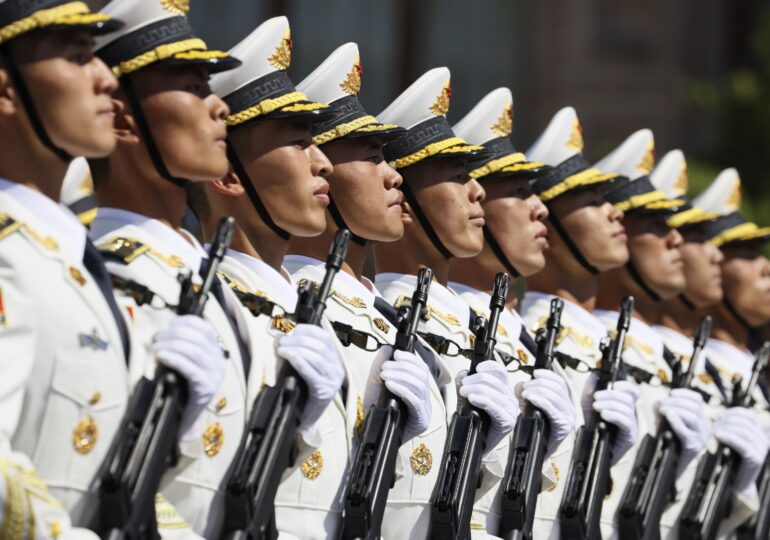 Un test de sânge dezvoltat cu ajutorul armatei chineze colectează date genetice din întreaga lume