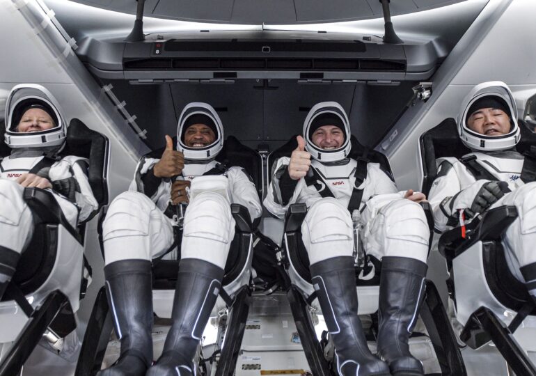 SpaceX: Primii turiști spațiali au revenit pe Pământ (Video)