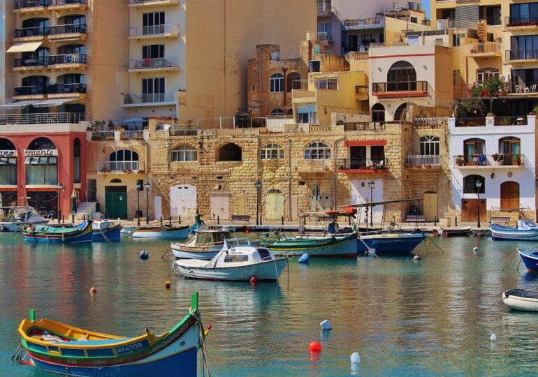 Malta este prima ţară din Europa care va accepta doar turişti complet vaccinaţi