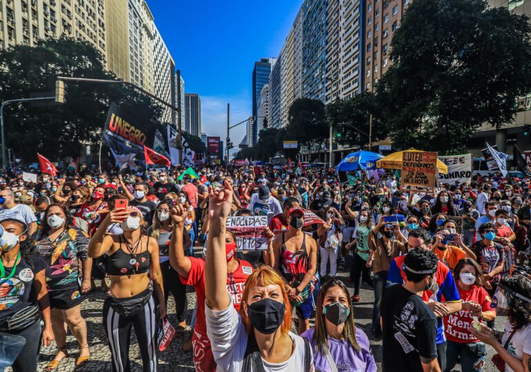 Mii de brazilieni au cerut în stradă demisia preşedintelui Bolsonaro: Sunt 500.000 de persoane ucise de acest guvern (Video)