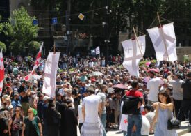 Mii de oameni au protestat în Georgia față de violențele la adresa comunităţii LGBT (Video)