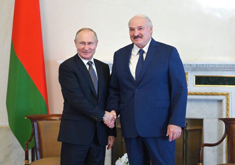 Lukașenko i s-a plâns lui Putin că îl amenință Occidentul: Germanii nu și-au învățat lecția