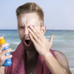 Johnson & Johnson retrage de pe piaţă cinci tipuri de cremă pentru protecţie solară