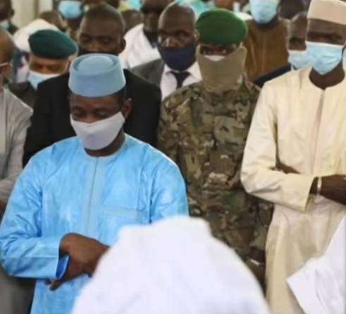 Tentativă de asasinat împotriva președintelui din Mali, în timp ce se ruga la moschee (Video)