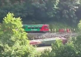 Un tren plin cu elevi a deraiat în Alpii austrieci. Un vagon a căzut în râu (Video)