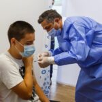 Băieţii între 12 şi 15 ani prezintă un risc mai mare de apariţie a efectelor secundare rare ale vaccinului antiCovid Pfizer – studiu