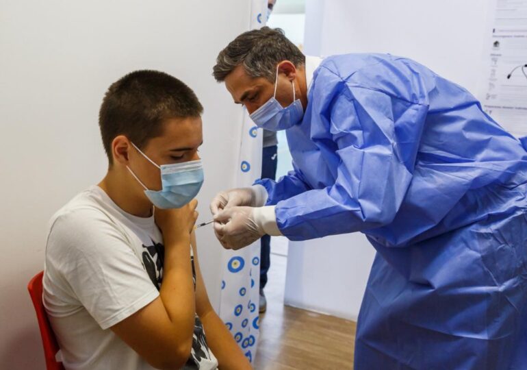 Băieţii între 12 şi 15 ani prezintă un risc mai mare de apariţie a efectelor secundare rare ale vaccinului antiCovid Pfizer – studiu