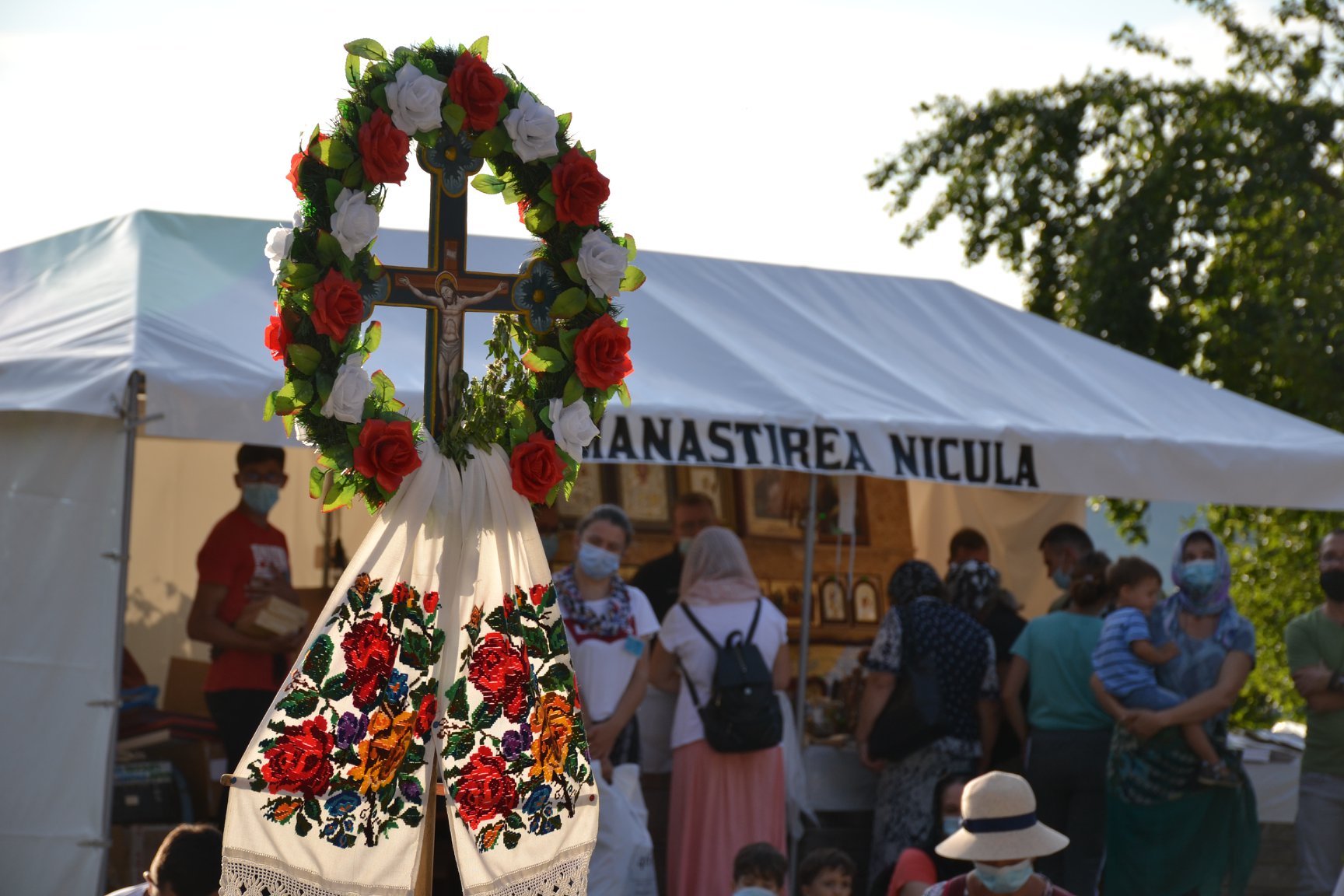 Pelerinii care merg de Sfânta Maria la Mănăstirea Nicula ...