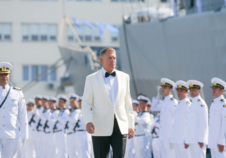 Iohannis, VIP de Ziua Marinei. A fost și Cîțu lângă el și au făcut poze (Foto & Video)
