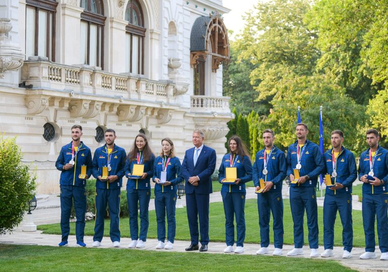 Iohannis i-a decorat pe sportivii români medaliaţi la Tokyo: Sunt modele pentru campionii de mâine și o sursă de inspirație pentru fiecare copil