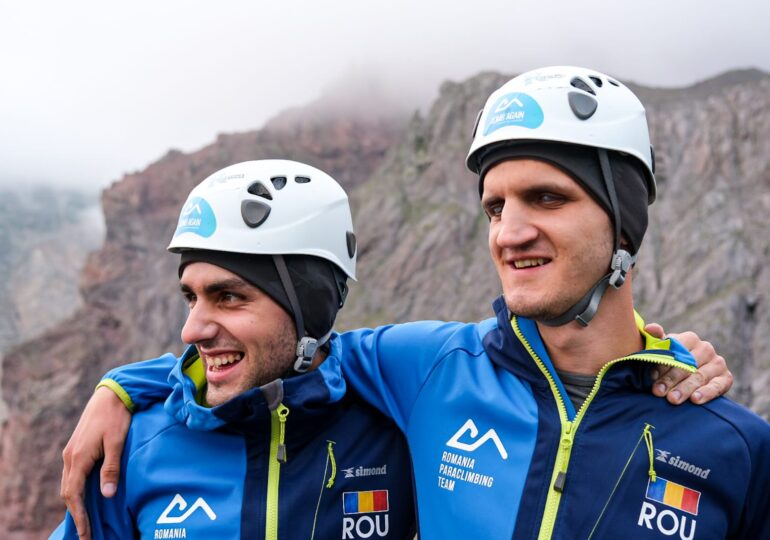 Doi români care văd împreună doar 1% au ajuns pe Vârful Elbrus, la 5.600 m (Foto)
