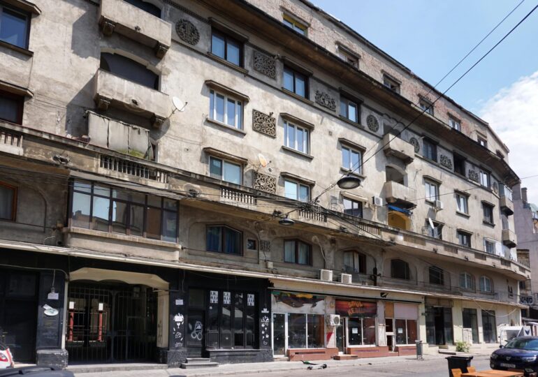 Se deschid, în sfârşit, primele șantiere de consolidare a clădirilor cu risc seismic din acest an. Cine și unde va lucra în București