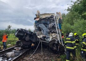 Două trenuri s-au ciocnit în Cehia: Trei morți și zeci de răniți