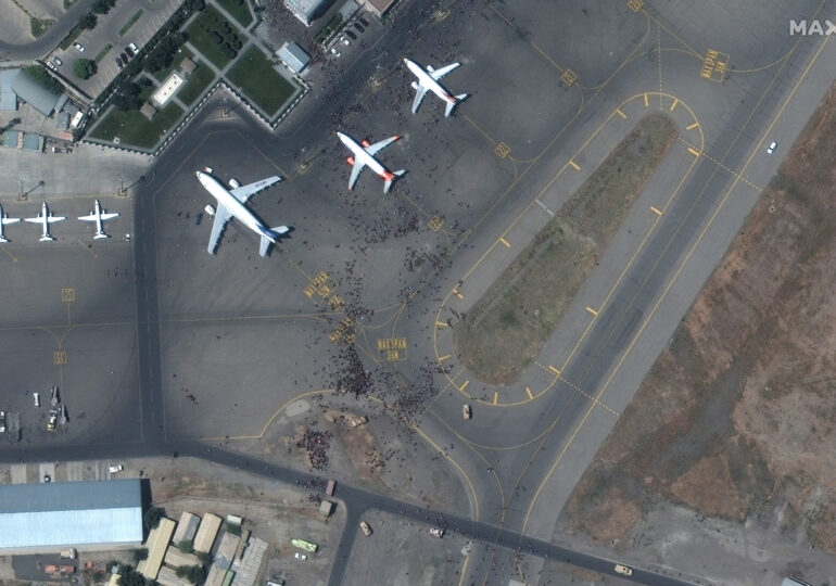 Haosul de pe aeroportul din Kabul s-a văzut şi din satelit (Foto)