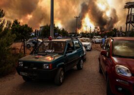 Un violent incendiu a ajuns la porţile Atenei. Mai multe localităţi au fost evacuate. Imaginile sunt apocaliptice (Galerie foto & video)