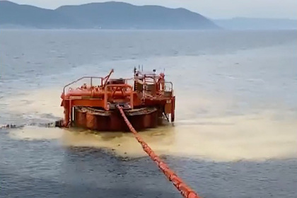Peste 100 de tone de petrol s-au scurs în Marea Neagră dintr-un depozit rusesc