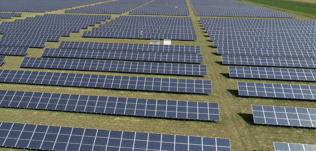 Chinezii investesc peste 1 miliard de euro în România în cel mai mare proiect energetic hibrid din Europa