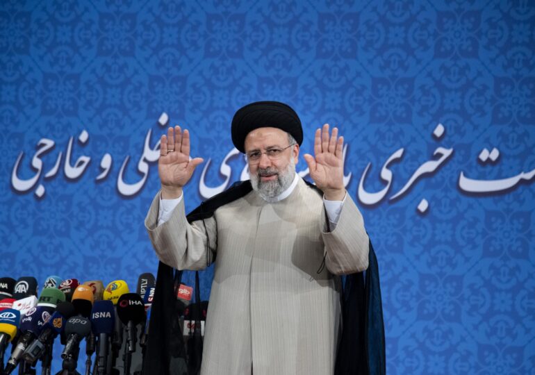 Iranul are oficial un nou preşedinte, care promite ridicarea sancţiunilor "tiranice" impuse de SUA