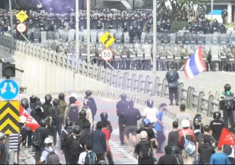 Thailanda: Proteste Covid cu gaze lacrimogene, tunuri cu apă şi gloanţe de cauciuc (Video)