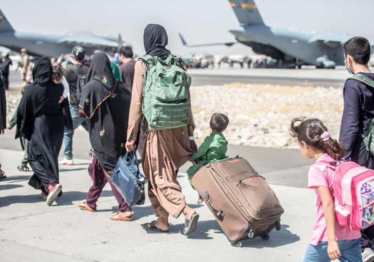 15 țări membre UE vor primi 40.000 de refugiați afgani. Cei mai mulți merg în Germania