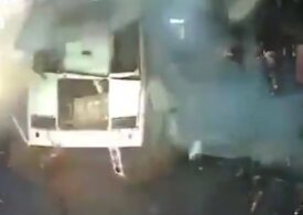 Un autobuz plin cu pasageri a explodat în Rusia: Doi oameni au murit, mulți sunt răniți (Video)