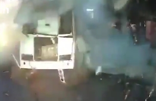 Un autobuz plin cu pasageri a explodat în Rusia: Doi oameni au murit, mulți sunt răniți (Video)