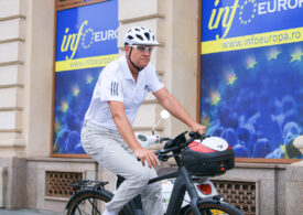 Iohannis s-a dus pe bicicletă la Cotroceni (Galerie foto)