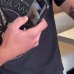 Un italian şi-a tatuat pe mână codul QR care arată că nu are Covid (Video)