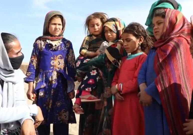 World Vision: Jumătate de milion de afgani vor fugi din ţară în 2021. Copiii vor plăti cu viața