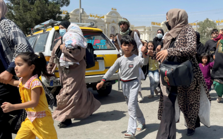 Campanie pentru evacuarea afganilor: Un influencer de 25 de ani a reuşit să strângă donații de peste 7 milioane de dolari