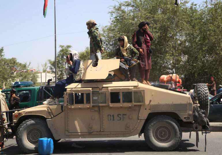 De ce n-a luptat armata afgană cu talibanii? Soldați-fantomă, șefi corupți și aliați neserioși, doar câteva dintre cauze - analiză DW