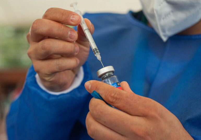 Peste 4.500 de elevi s-au vaccinat anti Covid în ultimele cinci zile