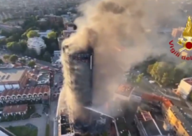 Un zgârie-nori cu 20 de etaje a fost devastat de un incendiu, în Milano (Video)