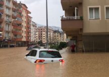 Inundaţiile din Turcia au ucis 27 de oameni. Viitura a avut şi 5 metri, o clădire cu 8 etaje s-a prăbuşit (Video)