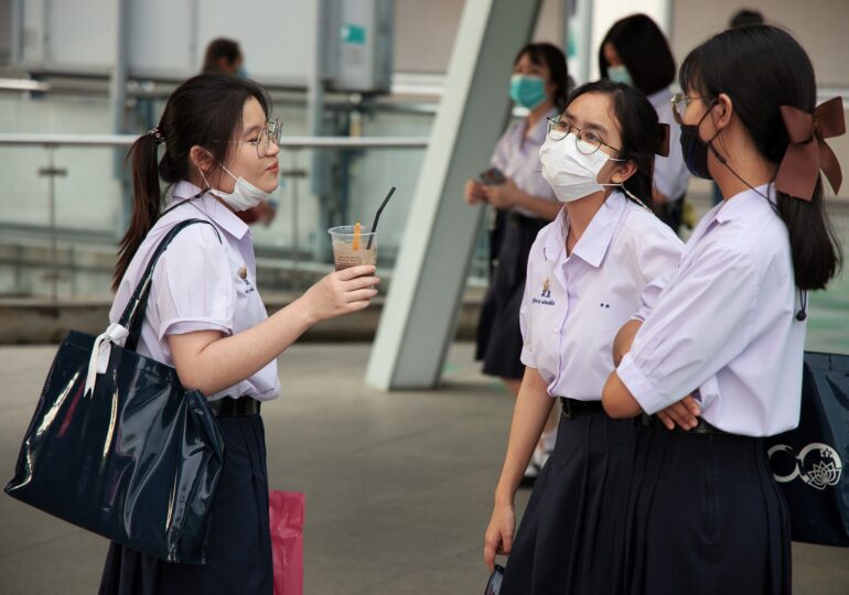 După o perioadă de relaxare, masca e din nou obligatorie în spațiile deschise aglomerate din China