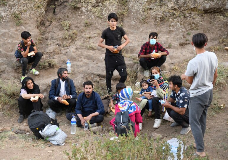 Afganii refugiaţi și-au schimbat traseul şi România a devenit noua poartă de intrare spre Occident
